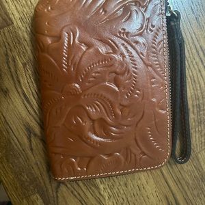 Cartera de mano como nueva le cabe un teléfono iPhone